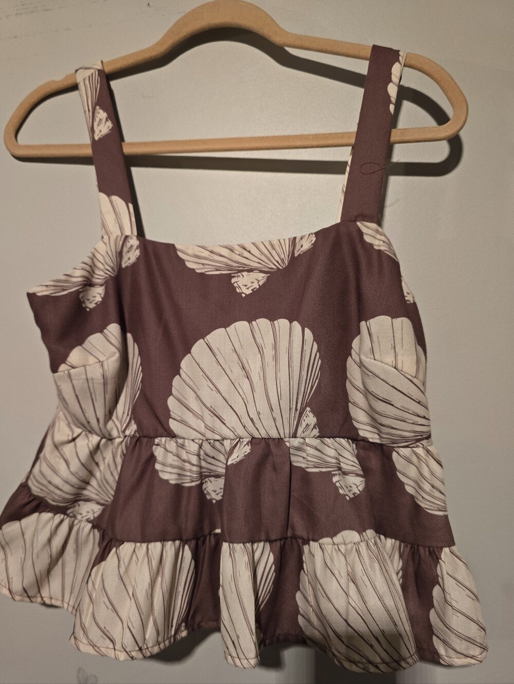 Le Lis Mauve Shell Print Peplum Cami